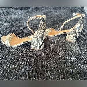 Steve Madden Beige and Black Snakeskin Sandals Size 6